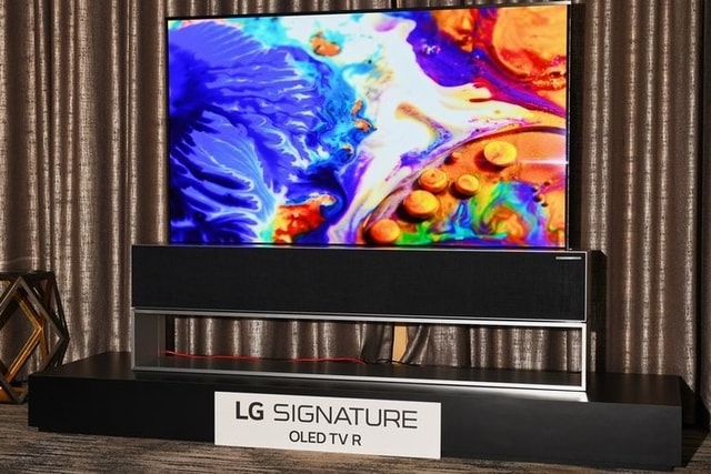 Teknologi nggak biasa di TV LG Signature OLED R yang bikin layar TV nya bisa digulung, bro!